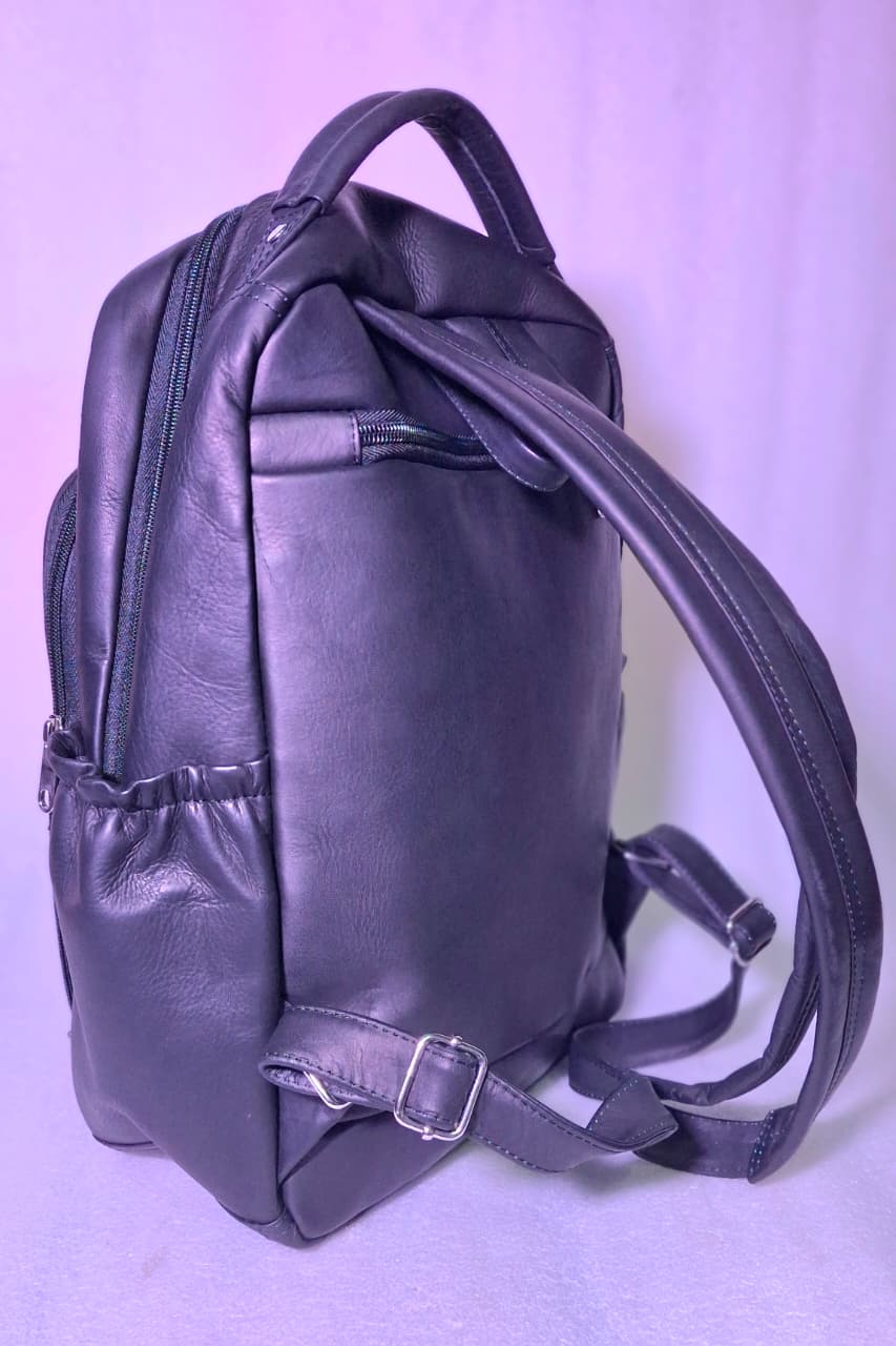 BOLSO EN CUERO TIPO VELEZ
