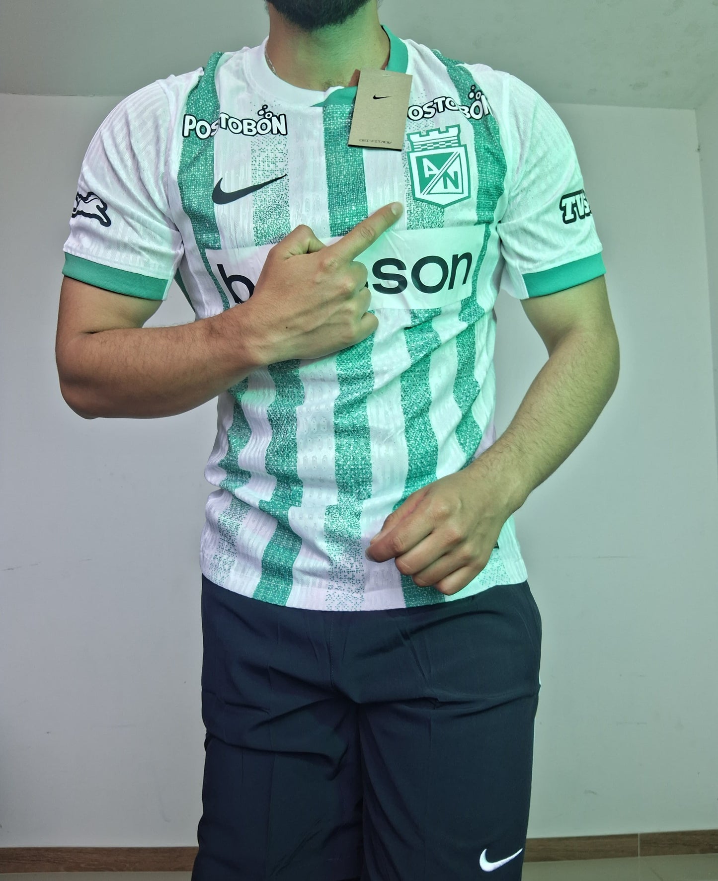 DETALLE CAMISETA ATLETICO NACIONAL 2025