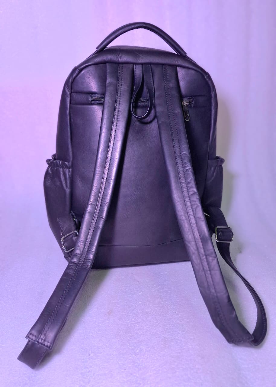 BOLSO EN CUERO TIPO VELEZ