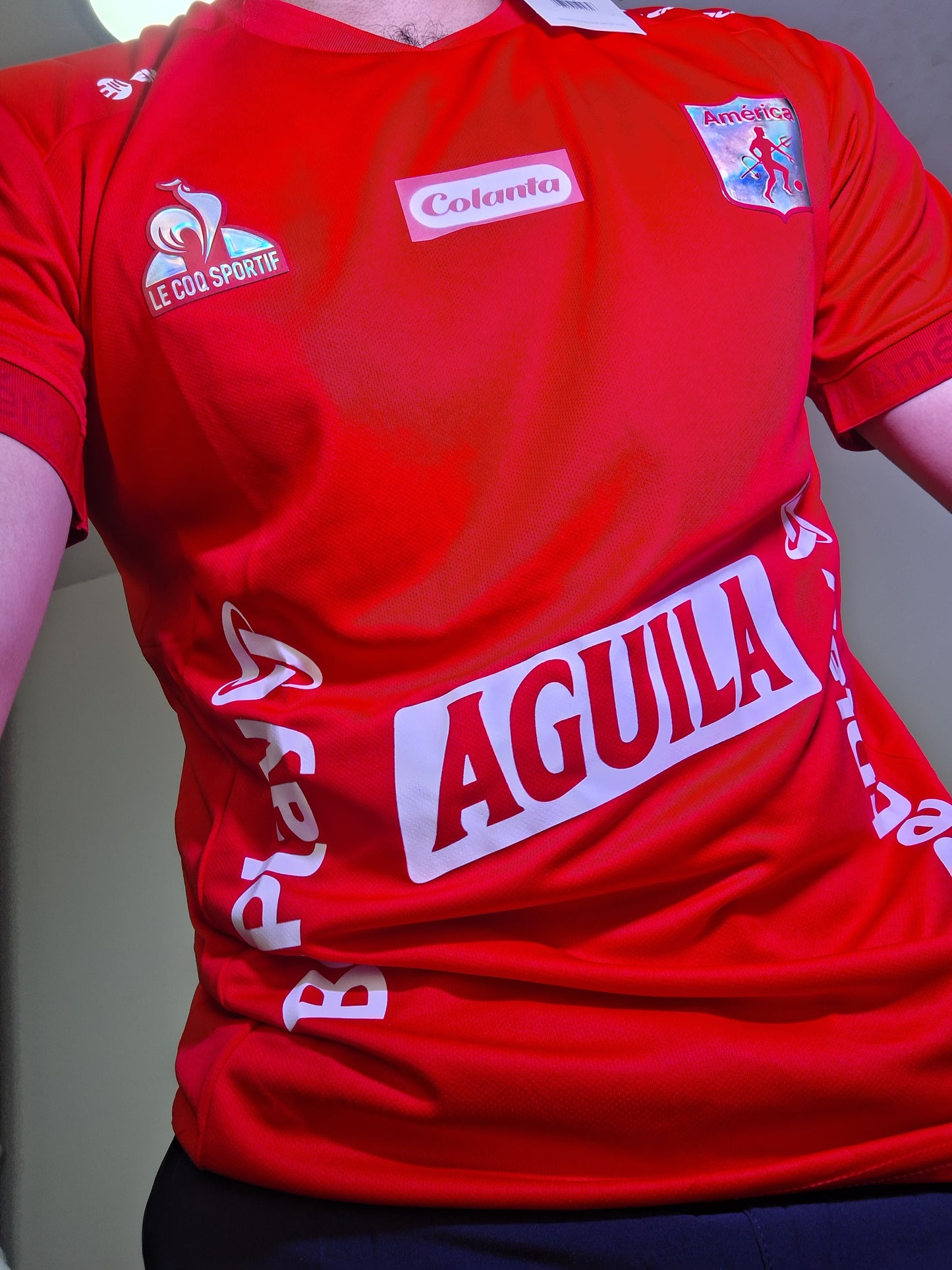 DETALLE CAMISETA AMERICA DE CALI 2025